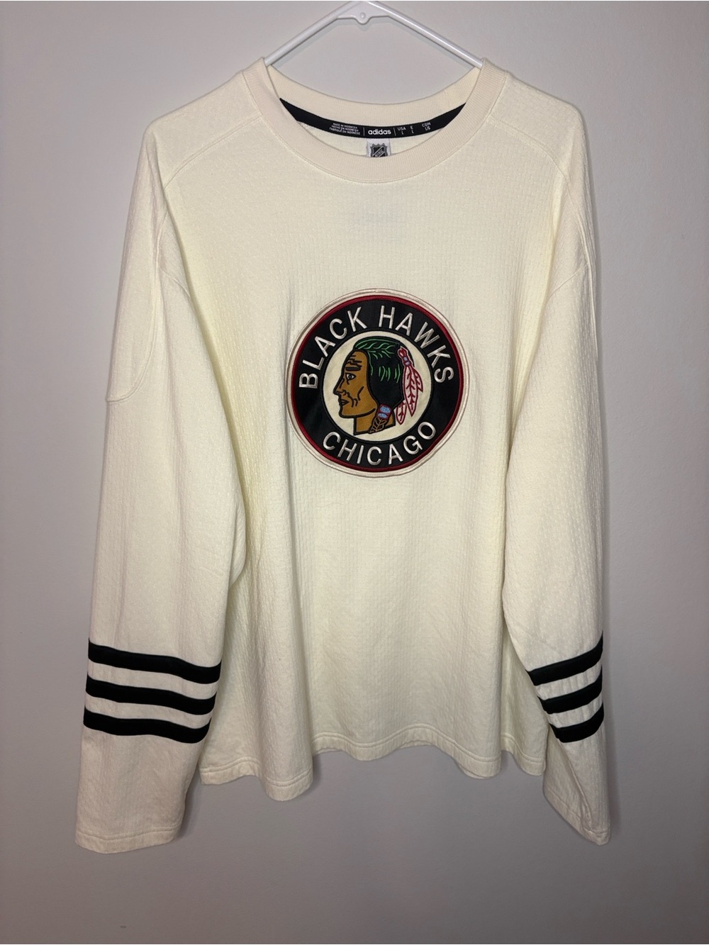 Chicago Blackhawks Crewneck Sweater with Black Stripe Accents men’s size large